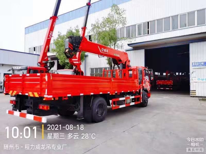 東風(fēng)暢行D1威龍8噸5節(jié)臂吊機