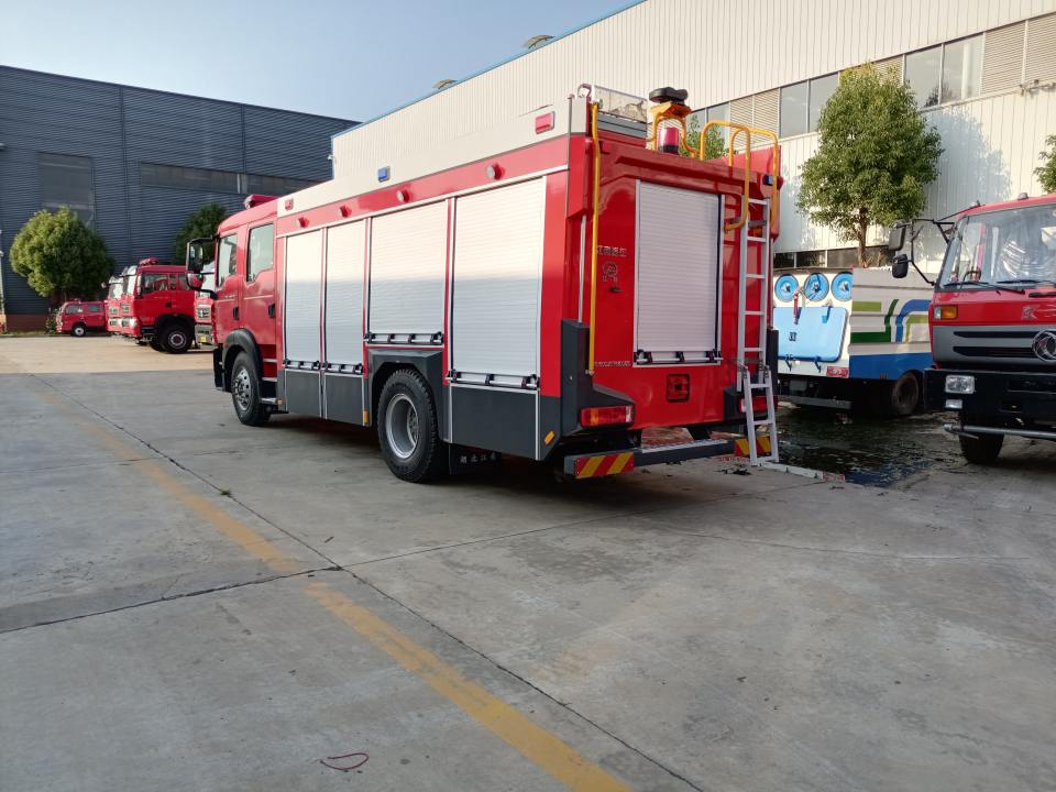 PM60/Z6型泡沫消防車