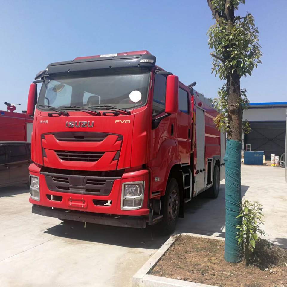 國(guó)六   7噸五十鈴EVR泡沫消防車(chē)
