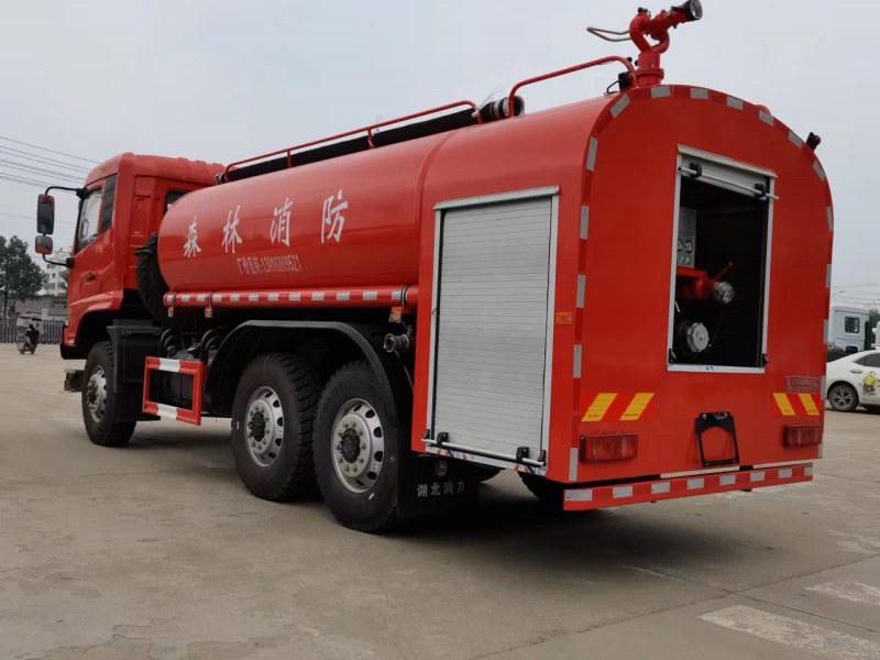 六驅(qū)10噸森林消防灑水車